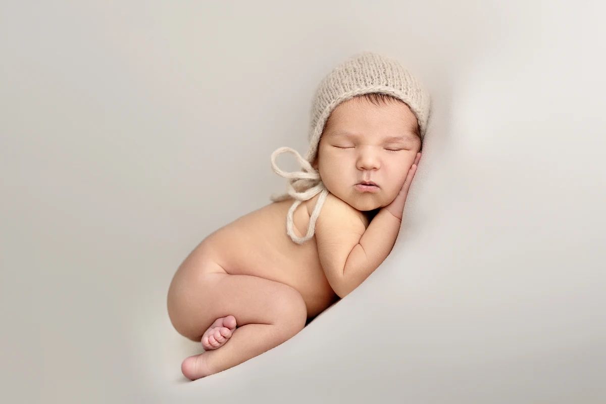 Recién nacido dormido en una sesión newborn en El Masnou